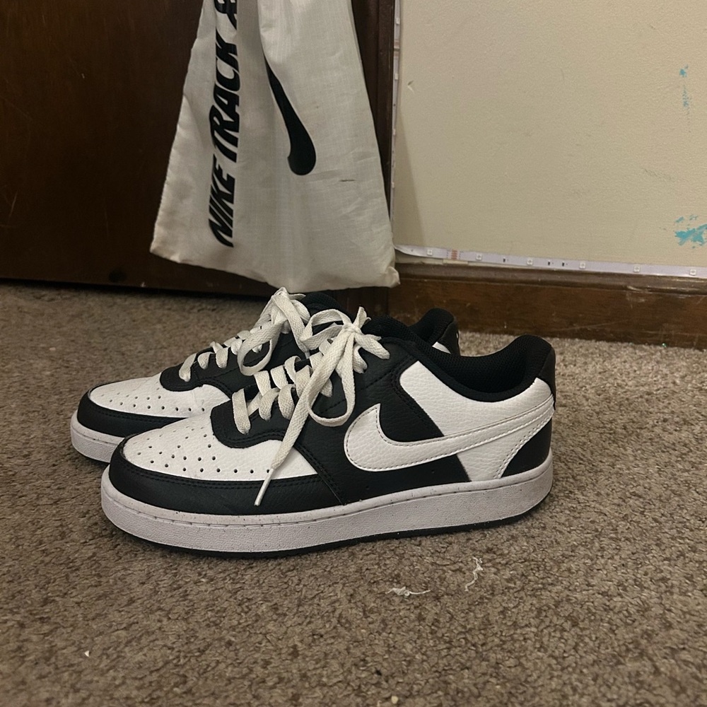 Nike Classic Black and White Low-Tops